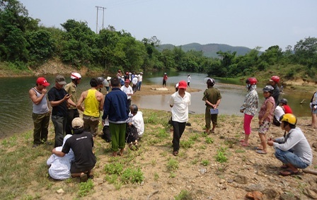 3 học sinh chết đuối thương tâm khi qua suối bằng thùng phuy - 1 Nhiều vụ đuối nước thương tâm ở trẻ nhỏ đã xảy ra (ảnh: internet)