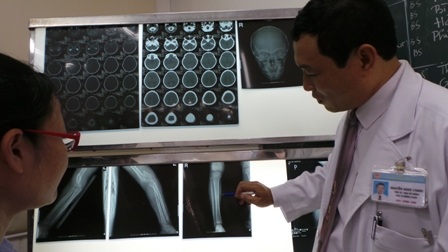 BS Ngọc Khang phân tích những chấn thương bé Hiếu gặp phải