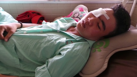 Anh Hải đang tuyệt vọng với nguy cơ hỏng mắt.