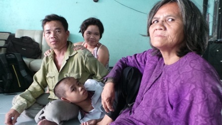 Gia đình khốn khổ đang rất cần sự chia sẻ của cộng đồng