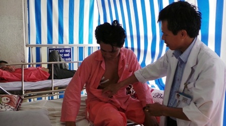 Anh Đạt may mắn thoát chết khi viên đạn không chạm vào chỗ hiểm.