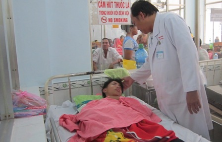 Bệnh nhân Khương Duy đang được chăm sóc tích cực tại Chợ Rẫy