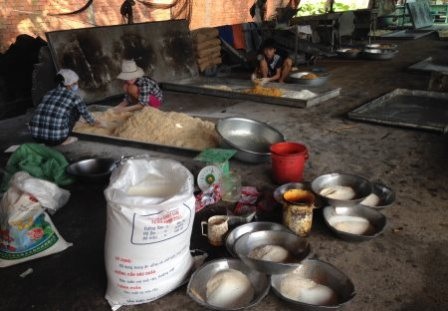 TPHCM: Xử phạt hơn 20,6 tỷ đồng do vi phạm an toàn thực phẩm - 1 Cảnh sản xuất chà bông trong môi trường mất vệ sinh tại một cơ sở trên địa bàn quận 12