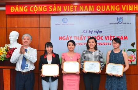 Nhiều cán bộ Y tế tại bệnh viện Đại học Y Dược đã được khen thưởng nhân Ngày Thầy thuốc Việt Nam