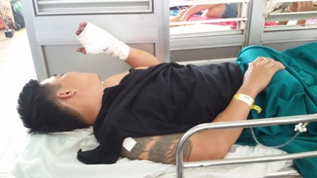 Đang ngồi uống cà phê, 3 người bị chém trọng thương - 2 Các nạn nhân đều không biết lý do vì sao mình bị chém