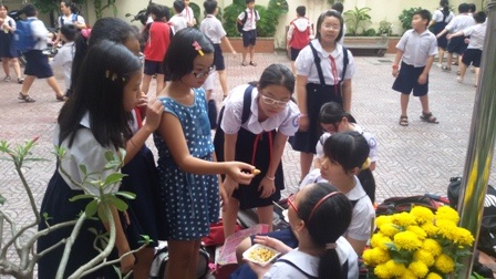 64 học sinh tiểu học nôn ói sau bữa ăn - 2 Học sinh tại trường sau giờ học
