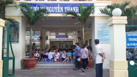 64 học sinh tiểu học nôn ói sau bữa ăn - 1 Trưởng Tiểu học Nguyễn Thanh Tuyền nơi xảy ra vụ việc