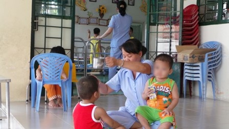 Trẻ em tại Trung tâm là những cháu mang trong mình nỗi bất hạnh nhưng bị đối xử tàn độc. 