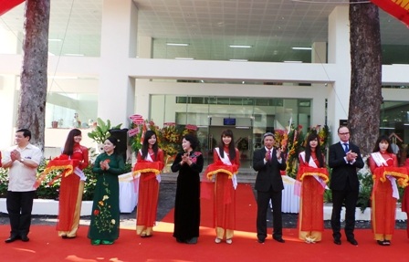 Sau hơn 2 năm xây dựng, Trung tâm Ung bướu bệnh viện Chợ Rẫy đã chính thức đi vào hoạt động