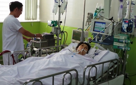 Nữ bệnh nhân bị suy tim cấp do vi rút đang được điều trị bằng kỹ thuật ECMO