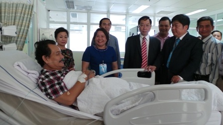 Bệnh nhân thoát chết hy hữu trong sự vui mừng của y bác sĩ và người thân