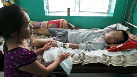 Nguyễn Mạnh T. đi tiểu đến 17 lít nước mỗi ngày do rối loạn tuyến yên