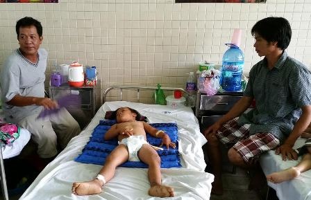 Vụ tai nạn 4 người chết ở Trà Vinh: 2 nạn nhân đang nguy kịch - 2 Bé Hữu Luân được theo dõi chặt chẽ tình trạng chấn thương sọ não