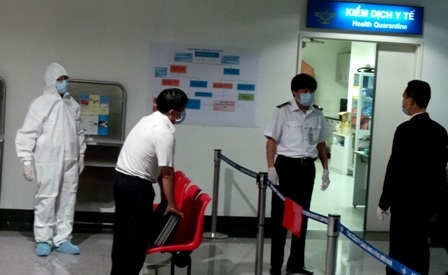 Công tác kiểm dịch y tế đang được triển khai chặt chẽ tại sân bay Tân Sơn Nhất