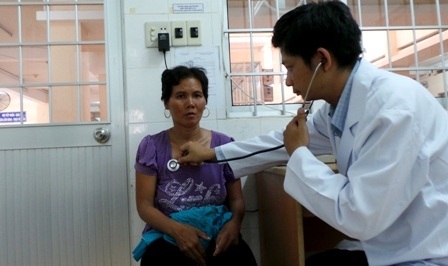 BS Khánh Vân khuyên gia đình nên thực hiện cuộc mổ để cứu sinh mạng bà Diệp