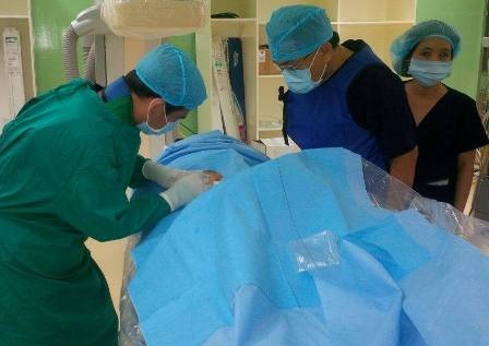 Bệnh nhi đã được can thiệp tắc mạch thành công tạo tiền đề cho phẫu thuật múc bỏ nhãn cầu