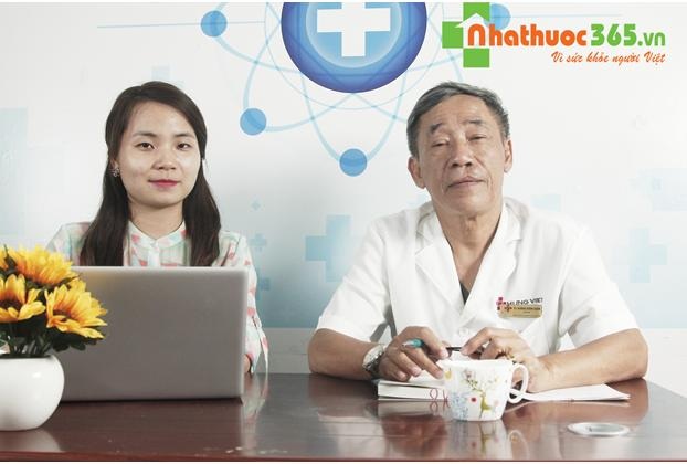 Tiến sĩ, Bác sĩ cao cấp Hoàng Đình Chân, Nguyên Trưởng khoa phẫu thuật lồng ngực bệnh viện K - Giám đốc Bệnh viện Ung bướu Hưng Việt giải đáp thắc mắc