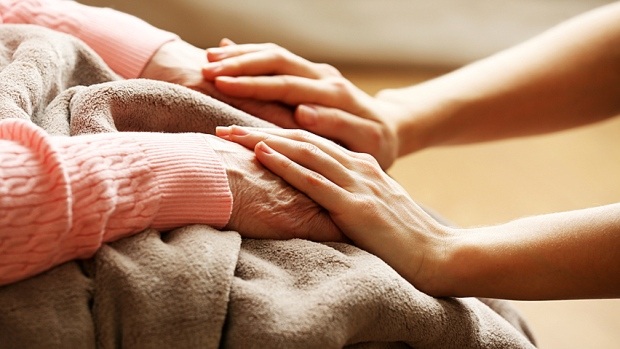 Giải pháp quan trọng cho người cao tuổi nằm liệt - 1 Giải pháp quan trọng cho người cao tuổi nằm liệt - 1
