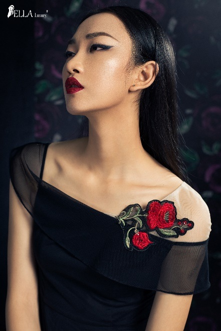 BST Hoa đêm - Nét thăng hoa trong phong cách thời trang của Bella Moda - 6 Ngoài ra, BST còn đem đến những thiết kế hoa đính tinh xảo tạo vẻ sang trọng quyến rũ