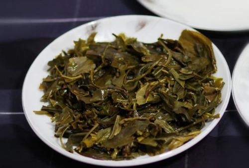Vì sao phụ nữ Nhật lại có làn da mịn đẹp ở tuổi 35? - 4 Bã trà xanh (Ảnh minh họa)