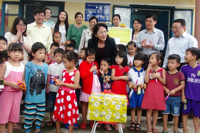 Lời tâm sự “Thà cô chết chứ không để trò chết” vào đề thi Văn - 1 Câu nói Thà cô chết chứ không để trò chết của các cô giáo ở Trường mầm non An Hiệp, Tuy An, Phú Yên xuất hiện trong đề thi Văn của tỉnh Lâm Đồng (Ảnh: Doãn Công)
