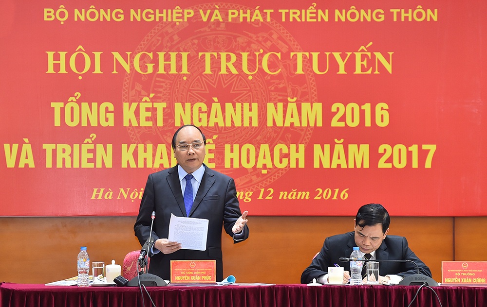 Thủ tướng: Thiên tai nặng nề gây thiệt hại 1,7 tỷ USD trong năm 2016 - 1
Thủ tướng yêu cầu bãi bỏ các chính sách ràng buộc sự phát triển của nông nghiệp (ảnh: VGP)
