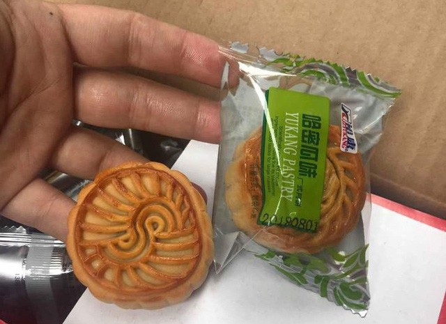 Hết bánh trung thu Trung Quốc 2.200 đồng đến… thịt lợn, gà “siêu rẻ”! - 1 Bánh trung thu siêu rẻ khiến không ít người băn khoăn