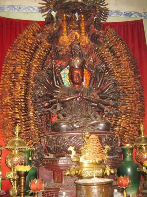 Gian nan phục chế tượng Phật bà vừa bị đánh cắp ở Hưng Yên - 1 Tượng Phật bà Quan Âm nghìn mắt nghìn tay trước khi bị đánh cắp hôm 29/9. Ảnh: TL.