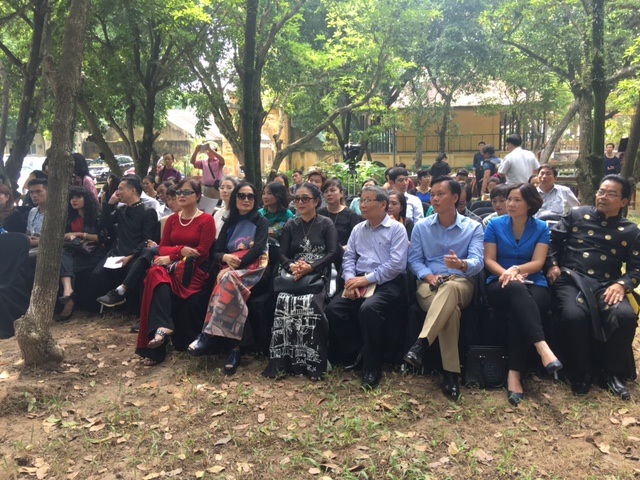 Hội thảo diễn ra trong không gian rợp bóng cây xanh của Hoàng thành Thăng Long với sự tham dự của rất nhiều thành phần. Ảnh: Tùng Long.