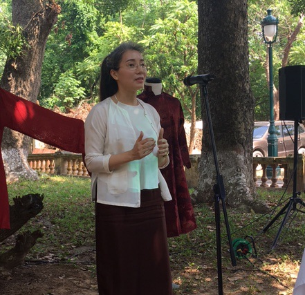 Các Nhà Thiết Kế Hiến Kế “Cứu” Áo Dài Khỏi Nạn “Thảm Hoạ” | Báo Dân Trí