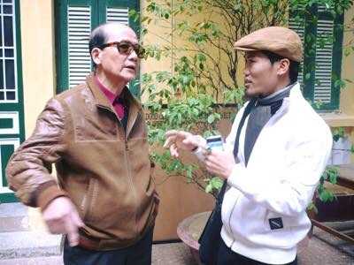 Nghệ sĩ bàng hoàng khi hay tin NSƯT Phạm Bằng qua đời - 2 Danh hài Công Vượng và nghệ sĩ Phạm Bằng trong một tiểu phẩm hài. Ảnh CV.