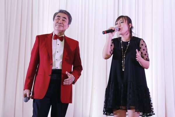 Khánh Linh bật khóc khi kể về người thầy “cứu vớt” cuộc đời mình - 1 NSND Quang Thọ và cô học trò Khánh Linh trong một sự kiện âm nhạc.