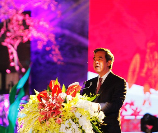 
Ông Nguyễn Văn Bình - Ủy viên Bộ Chính trị, Trưởng Ban Kinh tế Trung ương, Trưởng Ban chỉ đạo Tây Bắc phát biểu tại lễ khai mạc.
