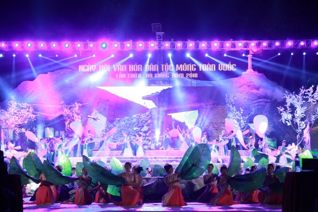 Đêm nghệ thuật khai mạc Ngày hội Văn hoá Mông toàn quốc lần thứ 2 có tất cả 5 trường đoạn.