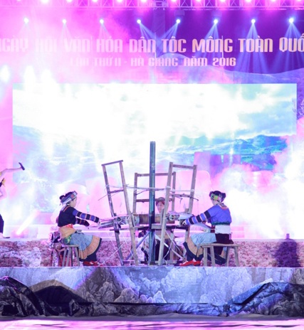 Tái hiện nghề dệt lanh truyền thống của người Mông - Hà Giang.