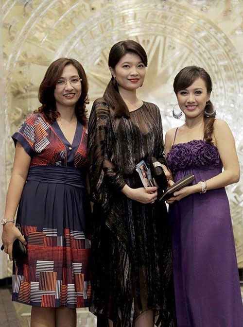 BTV Vân Anh: “Rời khỏi VTV là một quyết định khó khăn” - 2 Một khán giả viết: “Tam ca 3A” của Thời sự 19h là Vân Anh, Diệp Anh và Hoài Anh... giờ chỉ còn 1 người!”.