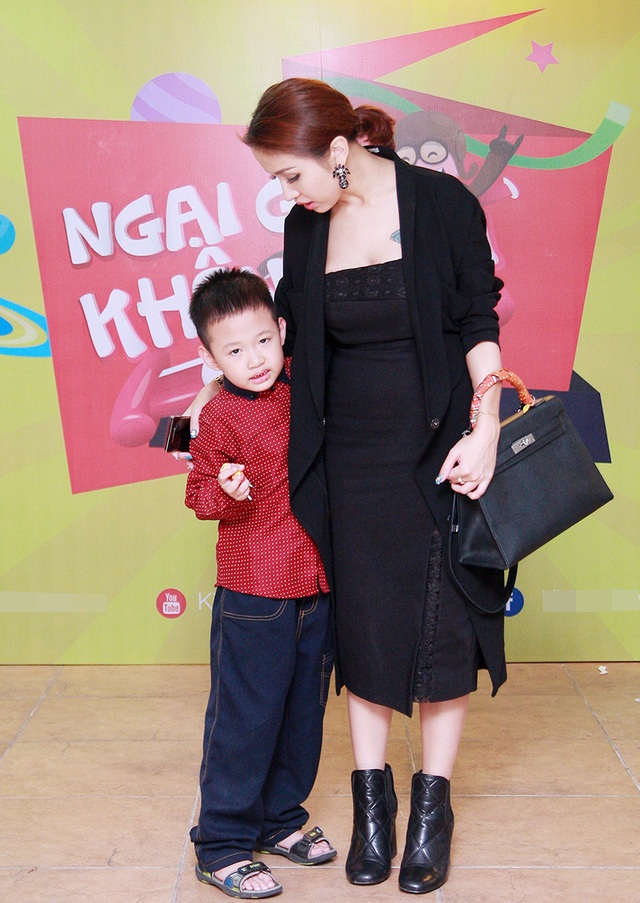 Xôn xao trước bức thư đầy cảm động của Vân Hugo gửi con trai - 3 Vân Hugo đưa con trai đi casting chương trình thực tế Ngại gì không nói. Ảnh: An Diệp Phi.