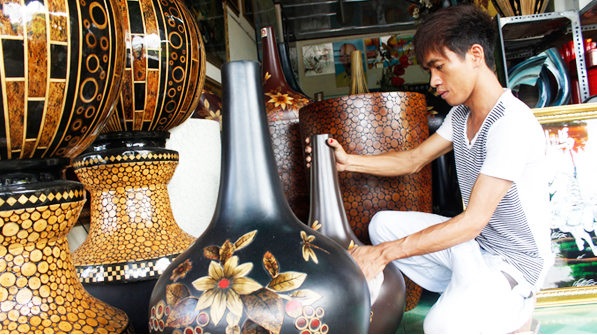 Xây dựng hồ sơ đa quốc gia Nghệ thuật sơn mài trình UNESCO - 1 Ở Việt Nam, sơn mài có lịch sử lâu đời và đã được phát triển từ nghề thủ công truyền thống sang nghề thủ công mỹ nghệ và cao hơn là nghệ thuật tạo hình hiện đại. Ảnh: TL.