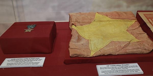 Triển lãm “Bản hùng ca mùa Đông năm 1946” - 2 Các hiện vật được trưng bày trong triển lãm được bày trí theo chủ đề.