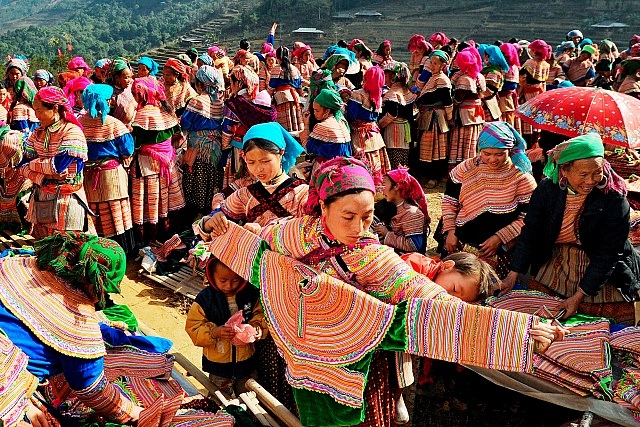 Sản xuất phim về phiên chợ vùng cao để quảng bá du lịch Việt Nam - 1 Phiên chợ vùng cao sẽ được xây dựng thành phim để quảng bá du lịch. Ảnh: TL.