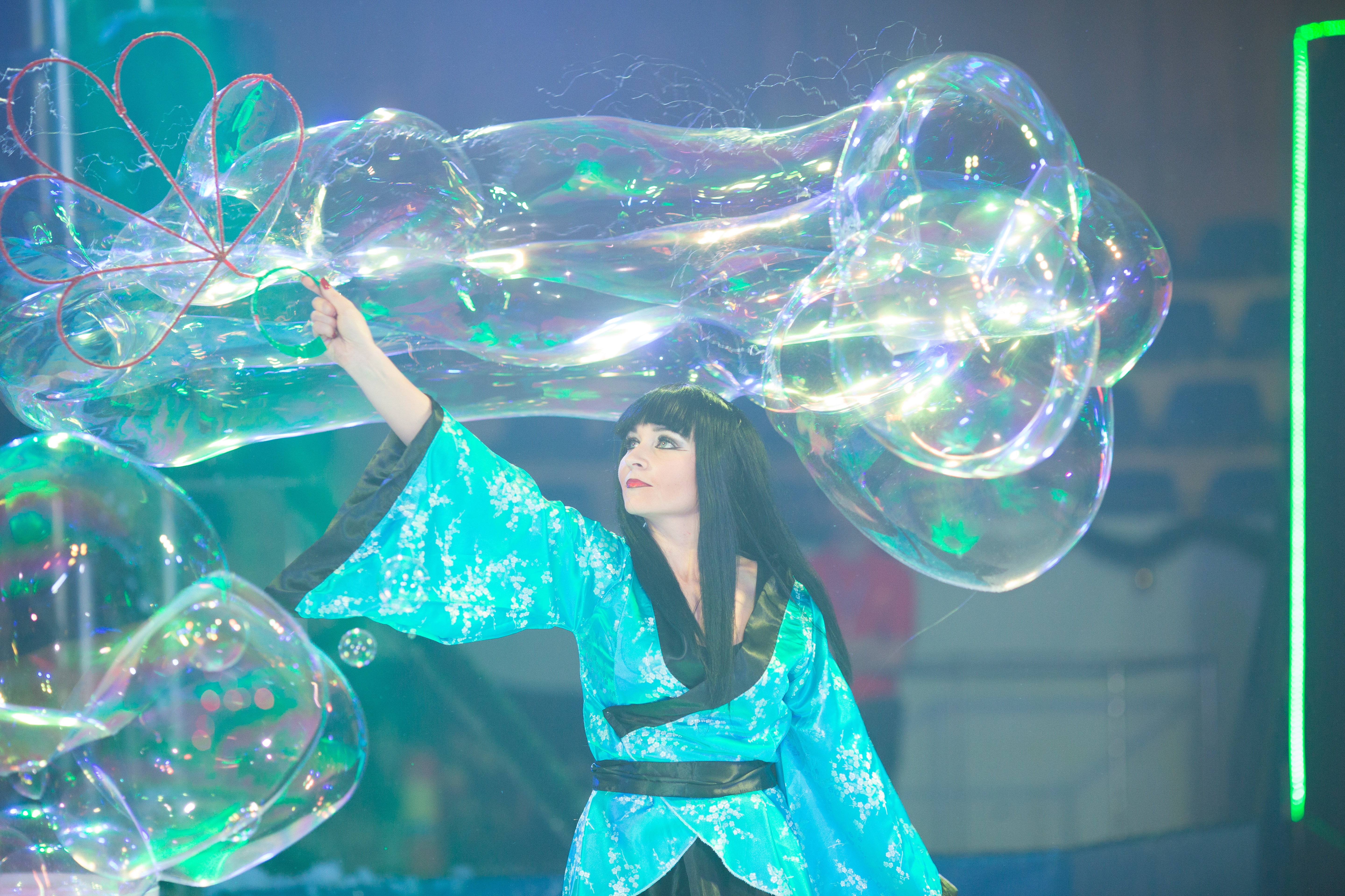 Mãn nhãn xiếc trên băng của nghệ sĩ Ukraine trong đêm Noel - 9