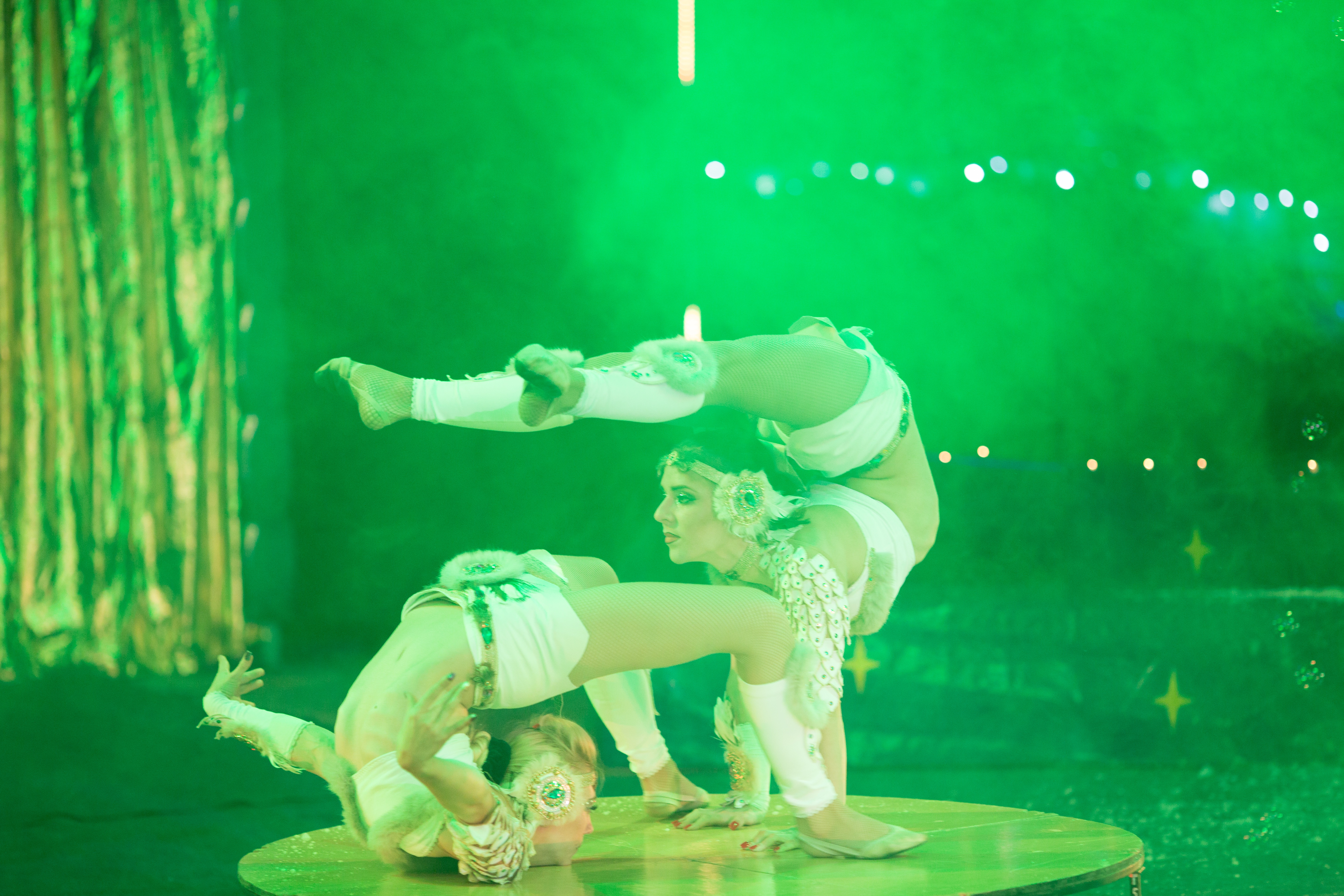 Mãn nhãn xiếc trên băng của nghệ sĩ Ukraine trong đêm Noel - 8