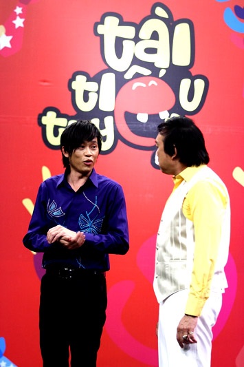 Bùng nổ hài kịch truyền hình: Băn khoăn chất lượng tiếng cười - 1 Danh hài Hoài Linh và Chí Tài trong chương trình Tài tiếu tuyệt”
