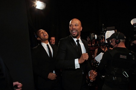 Những khoảnh khắc thú vị ở hậu trường lễ trao giải Oscar 2015 - 10 Nữ diễn viên Jennifer
Hudson chuẩn bị trước tiết mục biểu diễn.