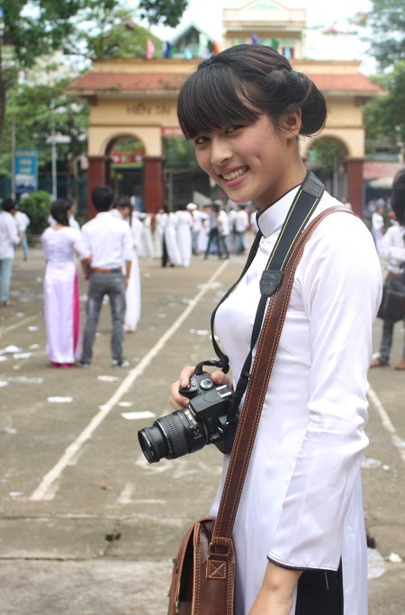 Ngắm vẻ đẹp của thí sinh Hoa khôi bóng đá nữ sinh viên Hà Nội 2014 - 6 Thí sinh Hoàng Mai Linh cả trên sân cỏ lẫn ngoài đời đều rất đáng yêu, năng động
