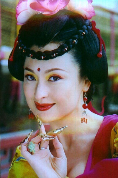 Phục trang đời Đường luôn gợi cảm, Phạm Băng Băng bị kết tội oan? - 8 Vương Lộ Dao (2003):