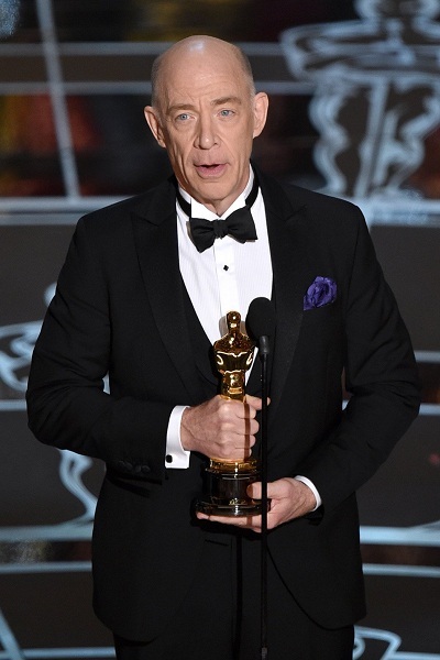 Những khoảnh khắc thú vị ở hậu trường lễ trao giải Oscar 2015 - 17 Nam diễn viên Eddie
Murphy chuẩn bị trao giải cho Kịch bản gốc xuất sắc nhất.