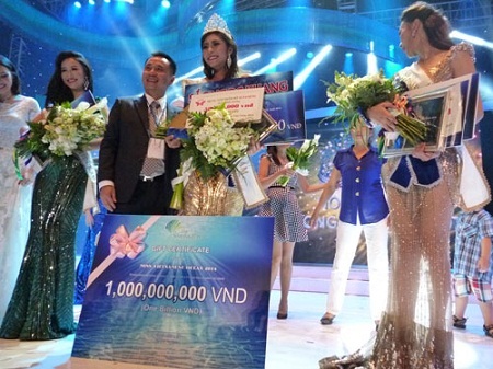 Cuộc thi Hoa hậu Đại dương thu hút thí sinh bởi giải thưởng cho hoa hậu 1 tỉ đồng.