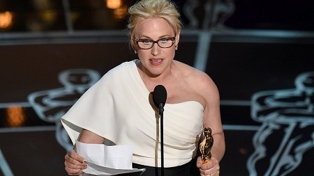 Những khoảnh khắc thú vị ở hậu trường lễ trao giải Oscar 2015 - 22 Nam diễn viên Eddie
Murphy chuẩn bị trao giải cho Kịch bản gốc xuất sắc nhất.
