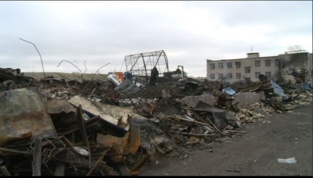 Vụ cháy thiêu rụi toàn bộ số gian hàng ngoài trời.